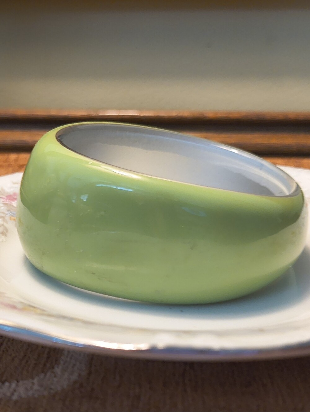 Vtg Granny Smith Apple Green Resin Narrow & wide Band Domed Bangle